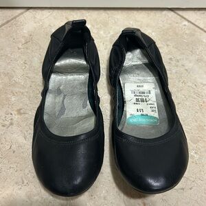Black ballet flats